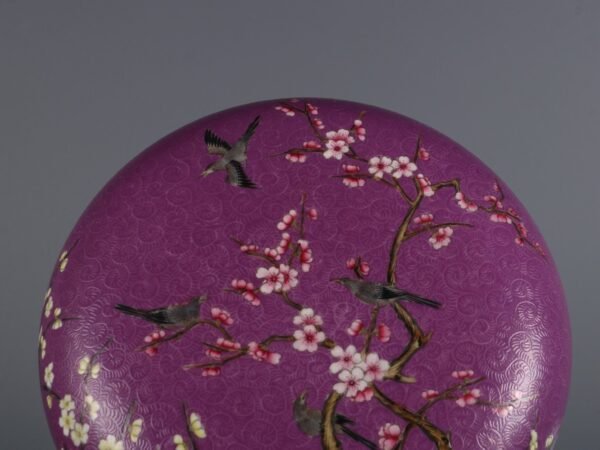 magpie climbing on plum fruit box, made in the Qianlong period of the Qing Dynasty - Image 4