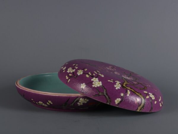 magpie climbing on plum fruit box, made in the Qianlong period of the Qing Dynasty - Image 6