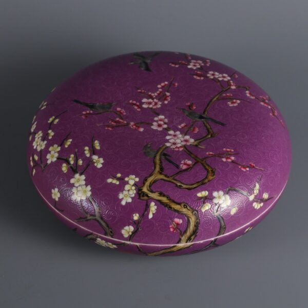 magpie climbing on plum fruit box, made in the Qianlong period of the Qing Dynasty - Image 8