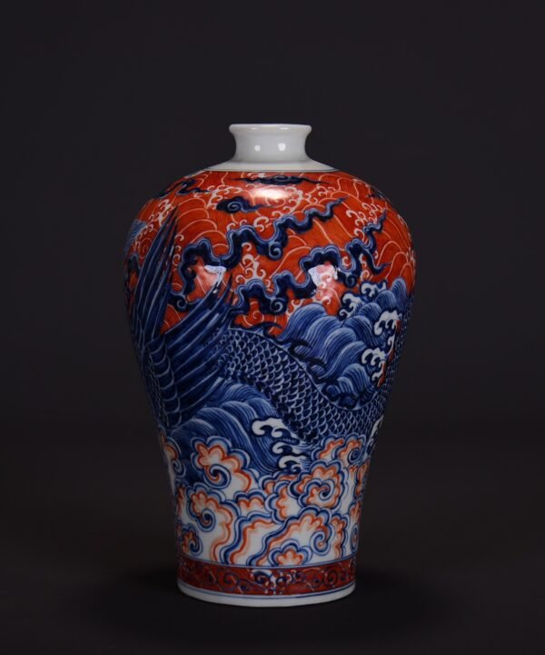 old Ming Xuande alum red sea water blue and white plum vase with auspicious clouds and dragon patter