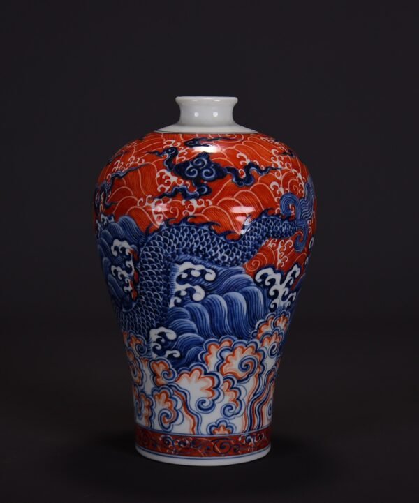 old Ming Xuande alum red sea water blue and white plum vase with auspicious clouds and dragon patter - Image 2