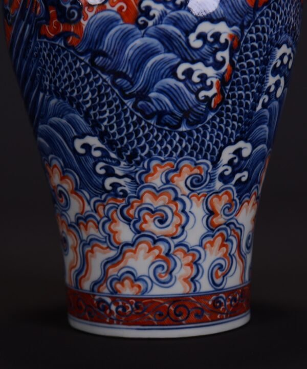 old Ming Xuande alum red sea water blue and white plum vase with auspicious clouds and dragon patter - Image 7