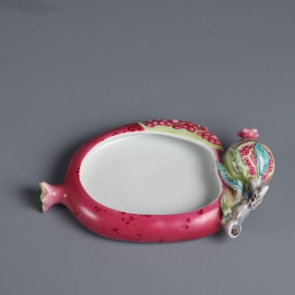 Pomegranate brush washer made in the Qianlong period of the Qing Dynasty