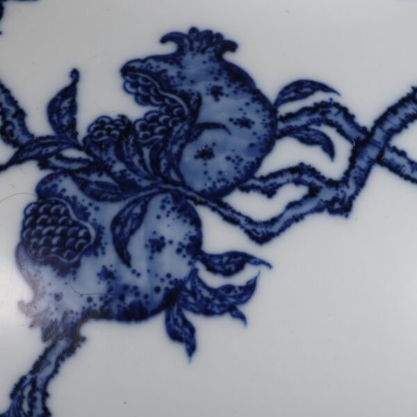 Qing Dynasty Qianlong period blue and white three-dot pattern large vase - Image 9