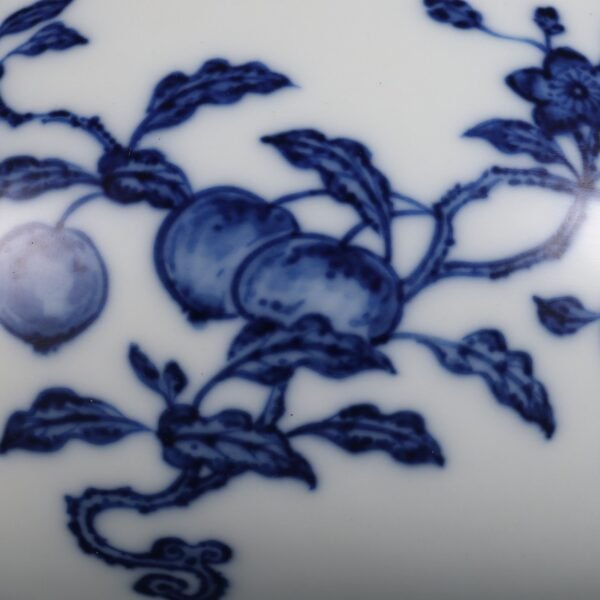 Qing Dynasty Yongzheng period blue and white three-dot pattern jade pot spring vase - Image 9
