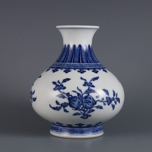 Qing Dynasty Yongzheng period blue and white three-dot pattern jade pot spring vase - Image 2