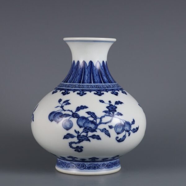 Qing Dynasty Yongzheng period blue and white three-dot pattern jade pot spring vase