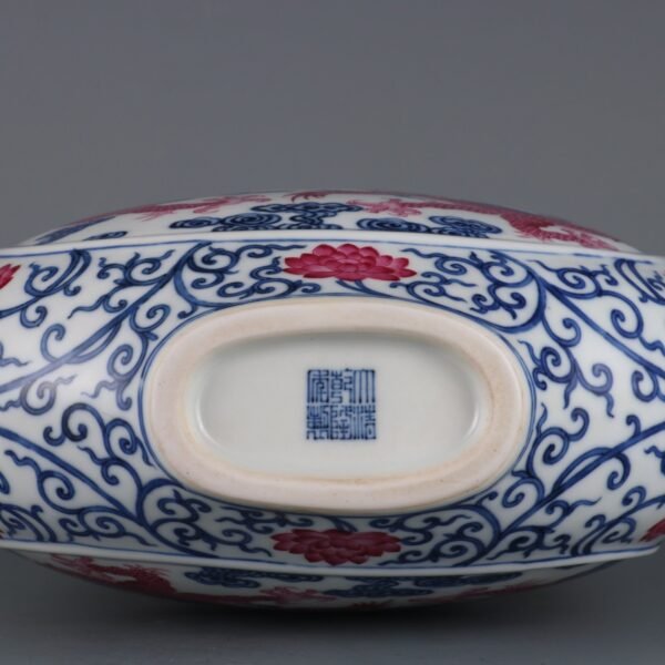 Qing Dynasty Qianlong period blue and white with agate red double dragon play with pearl Ruyi ear - Image 9