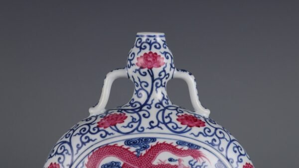 Qing Dynasty Qianlong period blue and white with agate red double dragon play with pearl Ruyi ear - Image 4