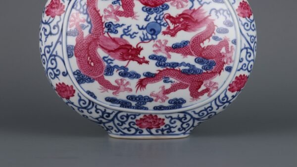 Qing Dynasty Qianlong period blue and white with agate red double dragon play with pearl Ruyi ear - Image 5