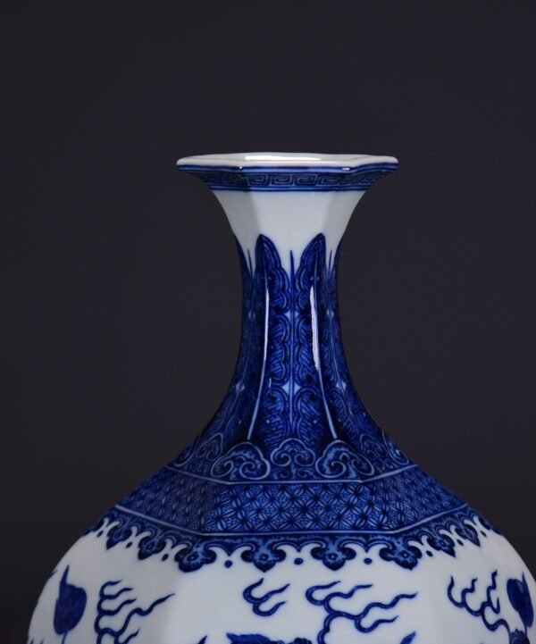 old collection of Qing Qianlong blue and white lion Ruyi Yuhuchun - Image 6