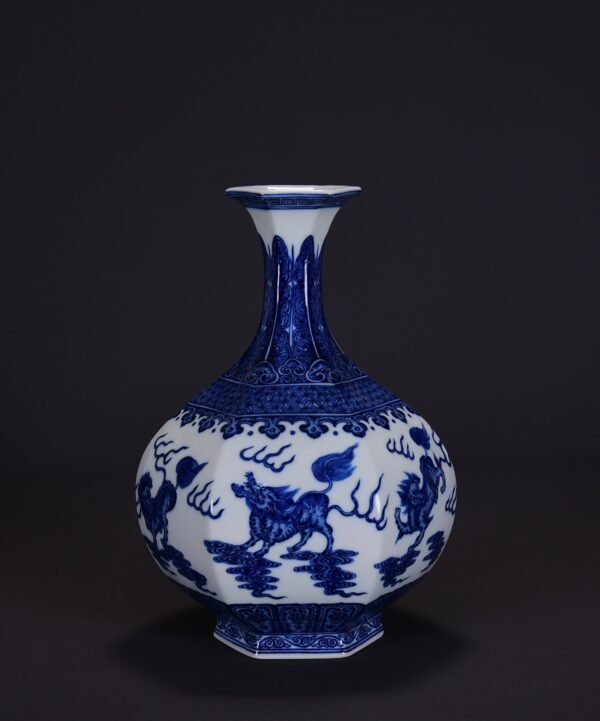 old collection of Qing Qianlong blue and white lion Ruyi Yuhuchun - Image 7