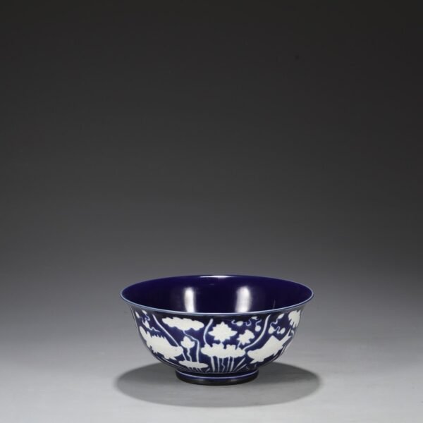 Old collection of Ming Dynasty Xuande sapphire blue glaze with white fish and algae pattern silver base large palace bowl - Image 7