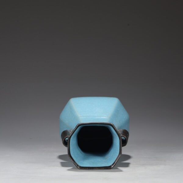 Northern Song Dynasty Ru kiln sky blue glaze ice pattern silver mouth pierced ear vase "Qianlong imperial title" - Image 5