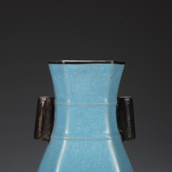 Northern Song Dynasty Ru kiln sky blue glaze ice pattern silver mouth pierced ear vase "Qianlong imperial title" - Image 8