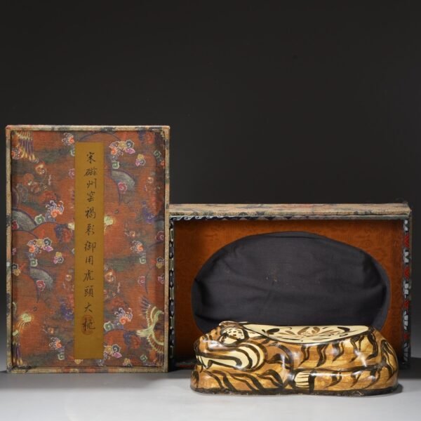 A large imperial tiger head pillow with brown floral patterns from the Cizhou kiln of the Northern Song Dynasty.