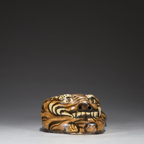 A large imperial tiger head pillow with brown floral patterns from the Cizhou kiln of the Northern Song Dynasty. - Image 6