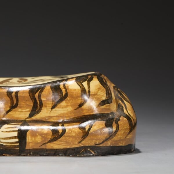 A large imperial tiger head pillow with brown floral patterns from the Cizhou kiln of the Northern Song Dynasty. - Image 8