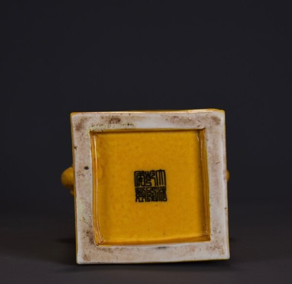An old collection of Qing Dynasty Qianlong period delicate yellow glaze square bottle - Image 9