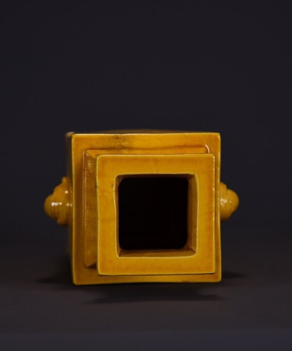 An old collection of Qing Dynasty Qianlong period delicate yellow glaze square bottle - Image 5