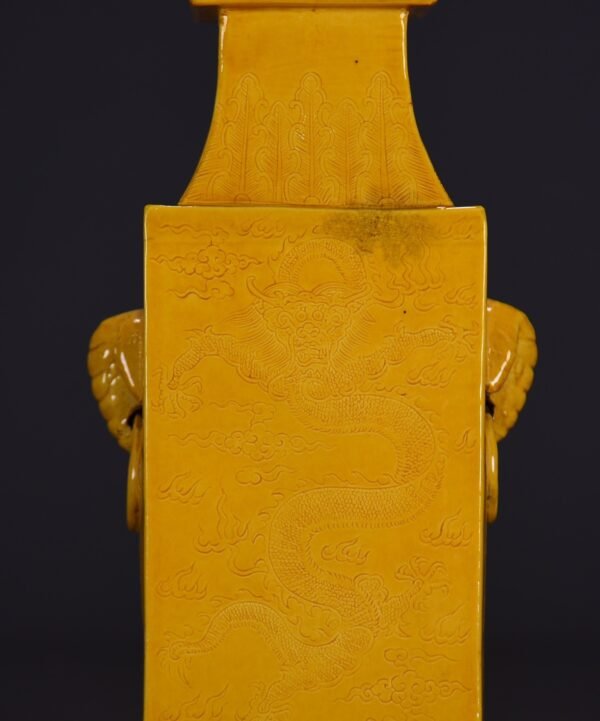 An old collection of Qing Dynasty Qianlong period delicate yellow glaze square bottle - Image 6