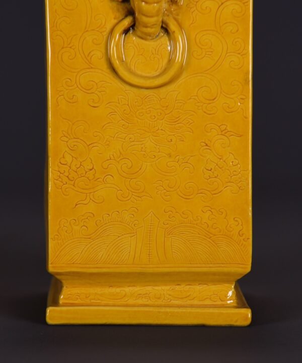 An old collection of Qing Dynasty Qianlong period delicate yellow glaze square bottle - Image 7
