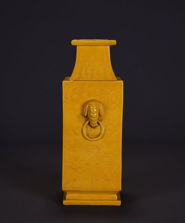 An old collection of Qing Dynasty Qianlong period delicate yellow glaze square bottle - Image 2
