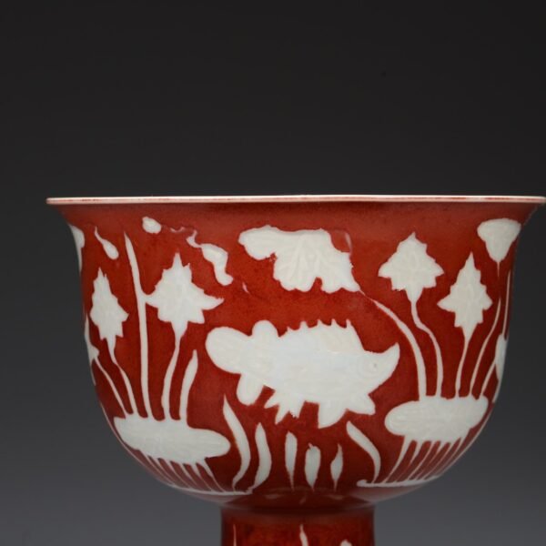 Old collection of Ming Dynasty Xuande Ruby Red Glaze White Fish and Algae Pattern High Foot Deep Belly Bowl - Image 5