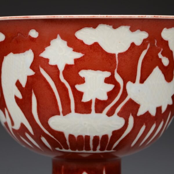 Old collection of Ming Dynasty Xuande Ruby Red Glaze White Fish and Algae Pattern High Foot Deep Belly Bowl - Image 6