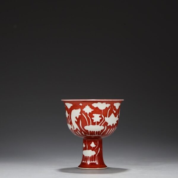 Old collection of Ming Dynasty Xuande Ruby Red Glaze White Fish and Algae Pattern High Foot Deep Belly Bowl - Image 7
