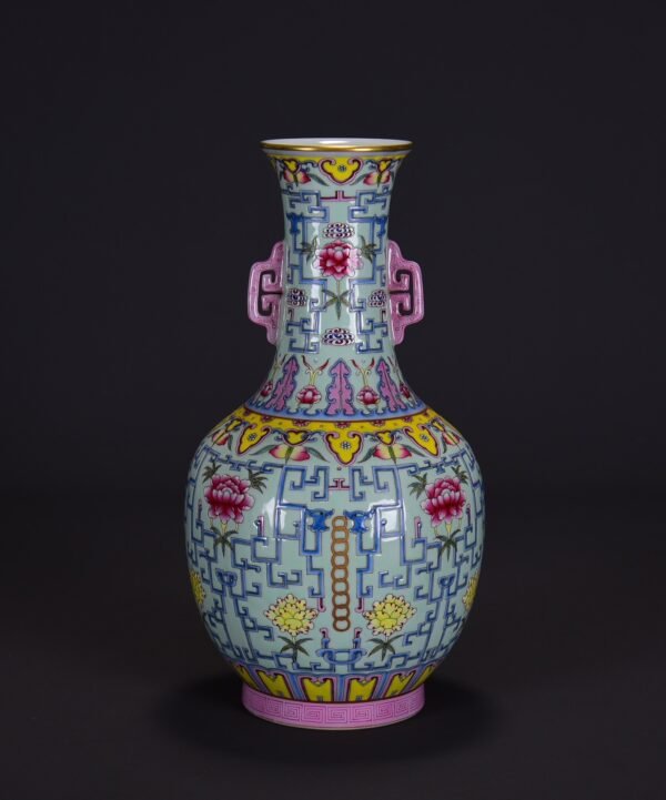 an old collection of Qing Dynasty Qianlong green ground pink enamel double-eared vase - Image 7