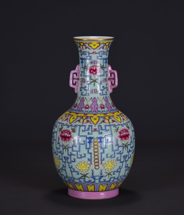 an old collection of Qing Dynasty Qianlong green ground pink enamel double-eared vase