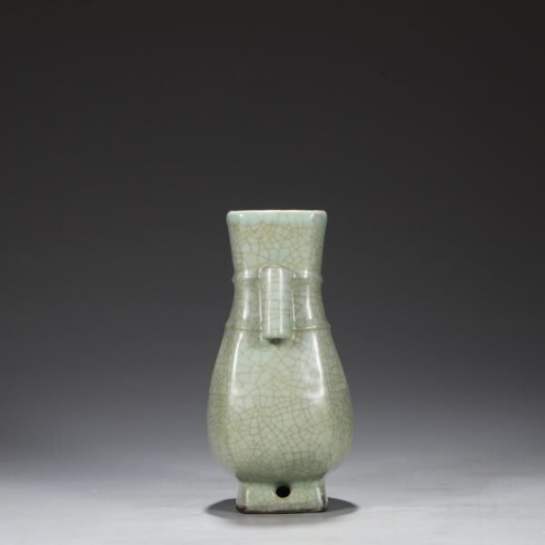 An old Southern Song Dynasty imperial green-glazed square-shaped bottle with pierced ears, "Yingtai" - Image 7