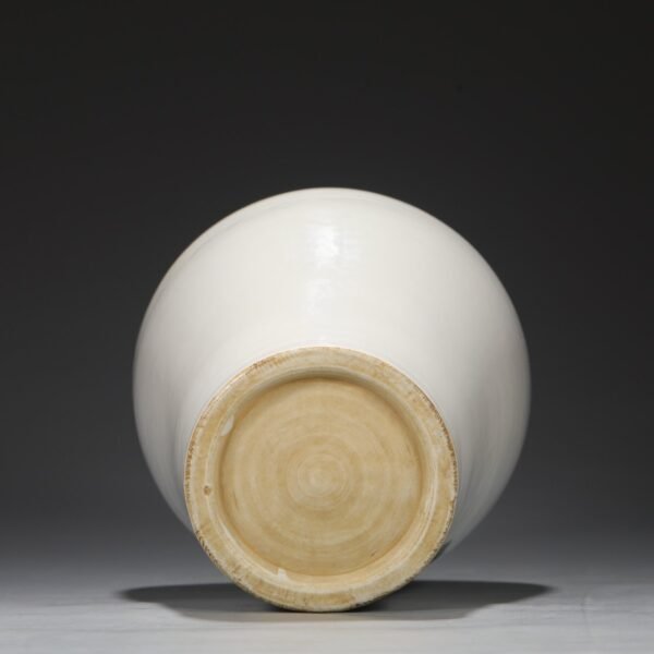 Old collection of Ming Dynasty Yongle sweet white glaze dark carved three-color pattern large plum vase - Image 8