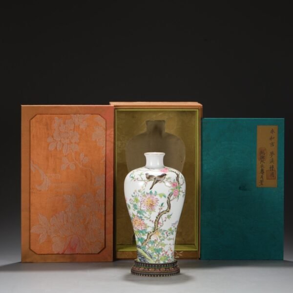 Old collection of Qing Dynasty Yongzheng enamel flower and bird pattern plum vase