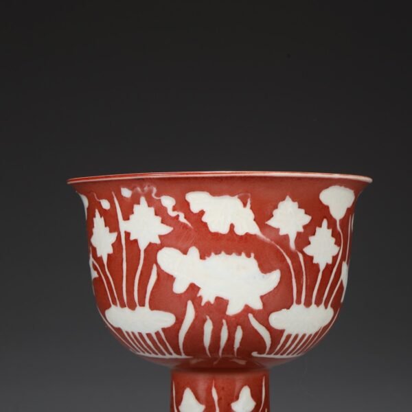 Old collection of Ming Dynasty Xuande Ruby Red Glaze White Fish and Algae Pattern High Foot Deep Belly Bowl - Image 2