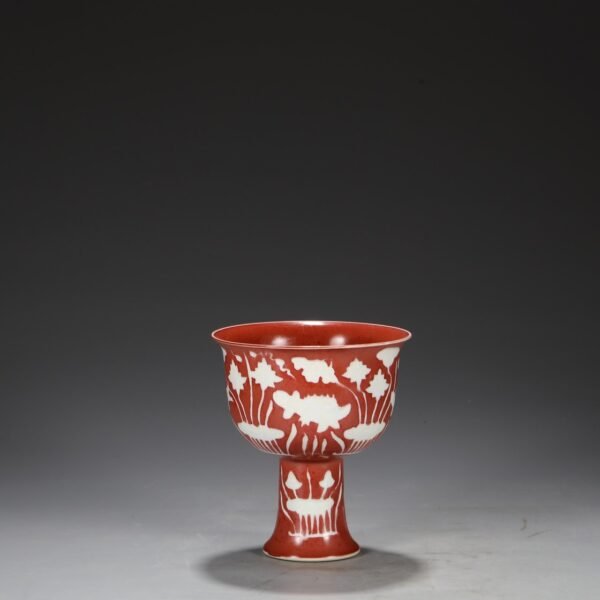Old collection of Ming Dynasty Xuande Ruby Red Glaze White Fish and Algae Pattern High Foot Deep Belly Bowl - Image 4