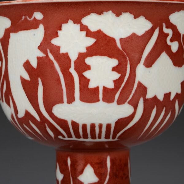 Old collection of Ming Dynasty Xuande Ruby Red Glaze White Fish and Algae Pattern High Foot Deep Belly Bowl - Image 5