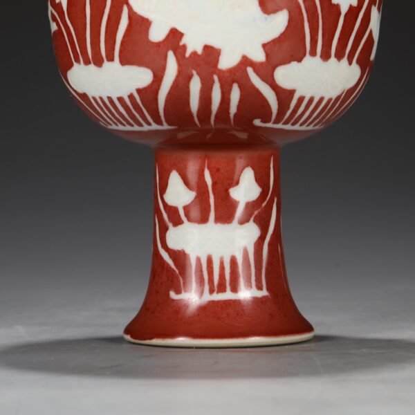 Old collection of Ming Dynasty Xuande Ruby Red Glaze White Fish and Algae Pattern High Foot Deep Belly Bowl - Image 6