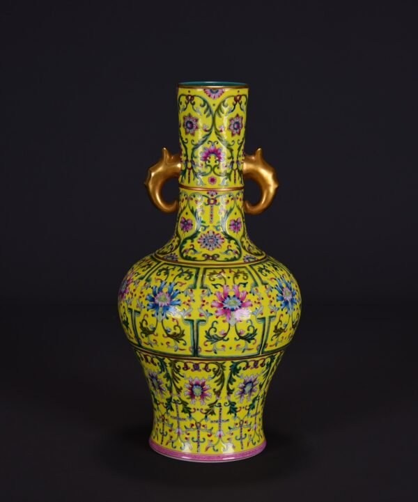 old collection of Qing Qianlong yellow ground lotus pattern gilt elephant ear vase - Image 5