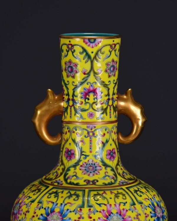 old collection of Qing Qianlong yellow ground lotus pattern gilt elephant ear vase - Image 6