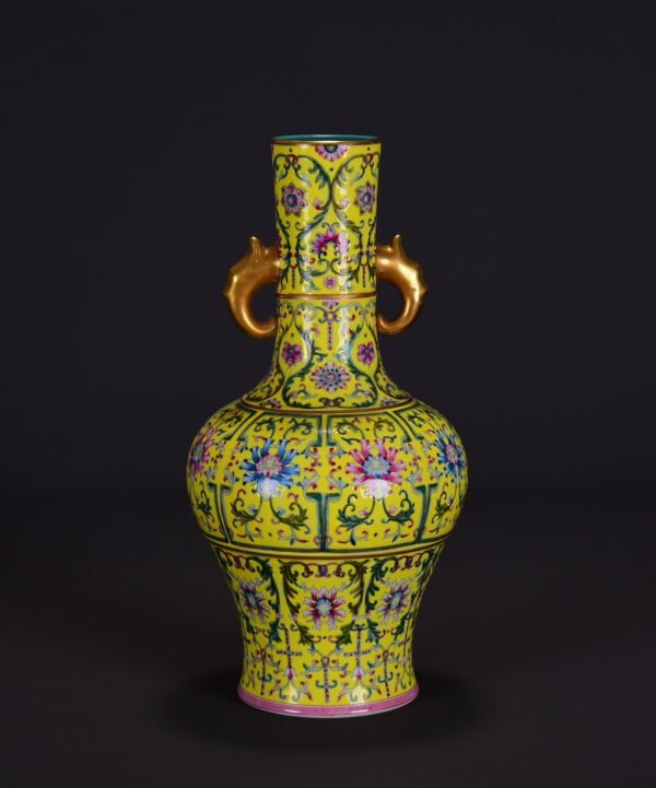 old collection of Qing Qianlong yellow ground lotus pattern gilt elephant ear vase