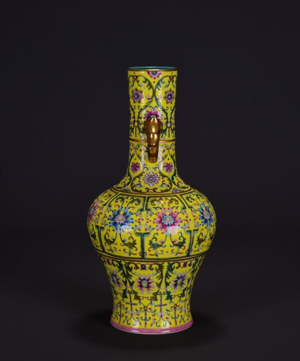 old collection of Qing Qianlong yellow ground lotus pattern gilt elephant ear vase - Image 9