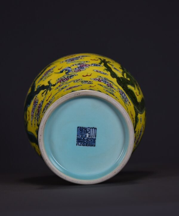 old collection of yellow ground famille rose vase with auspicious cloud and dragon pattern - Image 9