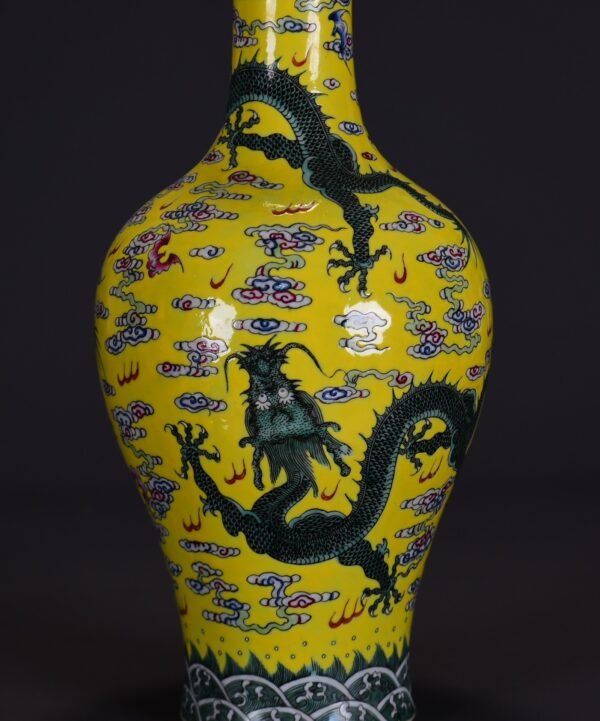 old collection of yellow ground famille rose vase with auspicious cloud and dragon pattern - Image 4