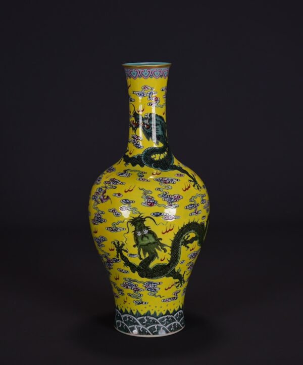 old collection of yellow ground famille rose vase with auspicious cloud and dragon pattern - Image 5