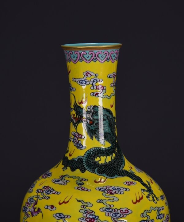 old collection of yellow ground famille rose vase with auspicious cloud and dragon pattern - Image 6