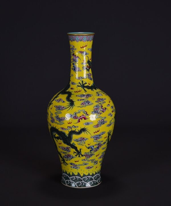 old collection of yellow ground famille rose vase with auspicious cloud and dragon pattern - Image 7