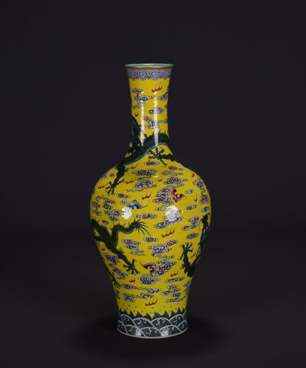 old collection of yellow ground famille rose vase with auspicious cloud and dragon pattern - Image 2