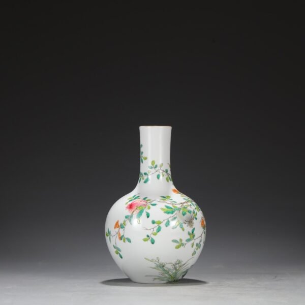 Old collection of Qing Dynasty Yongzheng powder enamel three-color pattern celestial globe vase - Image 2